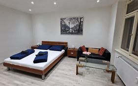 Apartment Flora - Late Check-Out At Noon 12 O Clock For Free